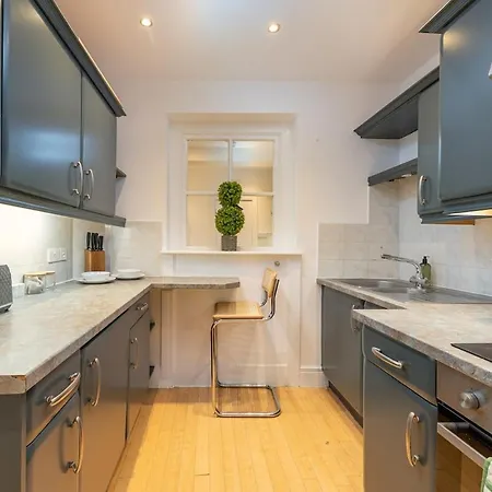 New 2br | Hg1 | By Bettys | Opposite Train Station דירה *