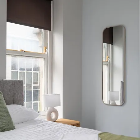 New 2br | Hg1 | By Bettys | Opposite Train Station הרוגייט