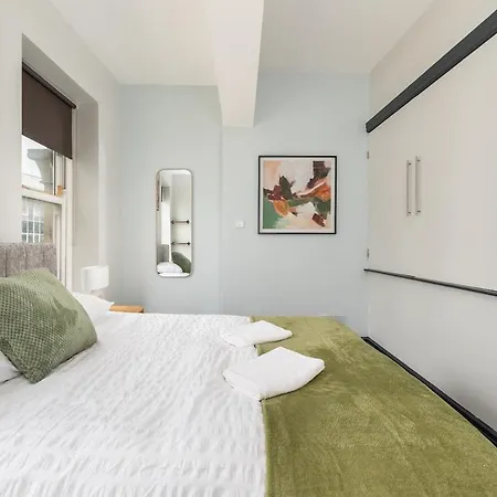 New 2br | Hg1 | By Bettys | Opposite Train Station * הרוגייט