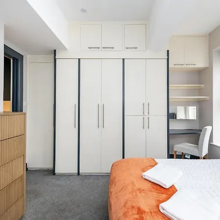 New 2br | Hg1 | By Bettys | Opposite Train Station דירה