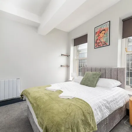New 2br | Hg1 | By Bettys | Opposite Train Station דירה *