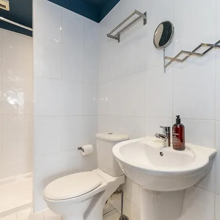 New 2br | Hg1 | By Bettys | Opposite Train Station * הרוגייט