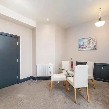 דירה New 2br | Hg1 | By Bettys | Opposite Train Station *
