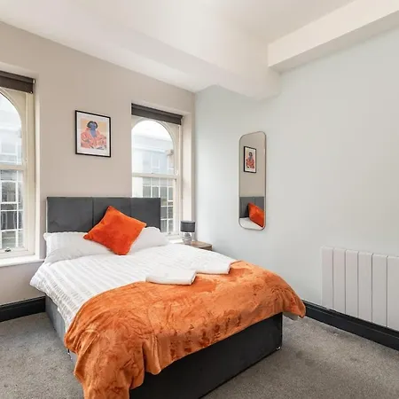 New 2br | Hg1 | By Bettys | Opposite Train Station דירה הרוגייט