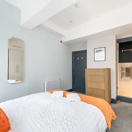 New 2br | Hg1 | By Bettys | Opposite Train Station דירה *