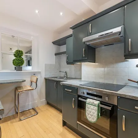 דירה New 2br | Hg1 | By Bettys | Opposite Train Station