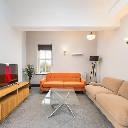 דירה New 2br | Hg1 | By Bettys | Opposite Train Station